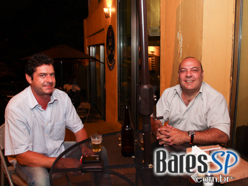 Happy Hour com Cerveja de Garrafa Geladíssima é no Bar do Sacha Happy Hour com Cerveja de Garrafa Geladíssima é no Bar do Sacha