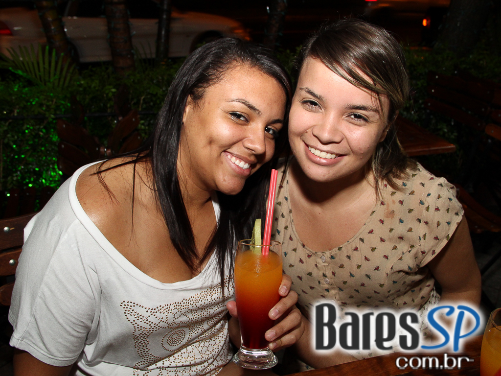 Dunas Bar ofereceu culinária árabe apresentando danças típicas aos clientes Dunas Bar ofereceu culinária árabe apresentando danças típicas aos clientes