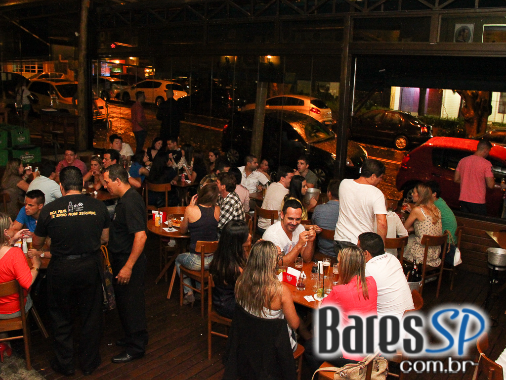 Cervejaria Patriarca Tatuapé ofereceu lounge eletrônico além de coquetéis Cervejaria Patriarca Tatuapé ofereceu lounge eletrônico além de coquetéis