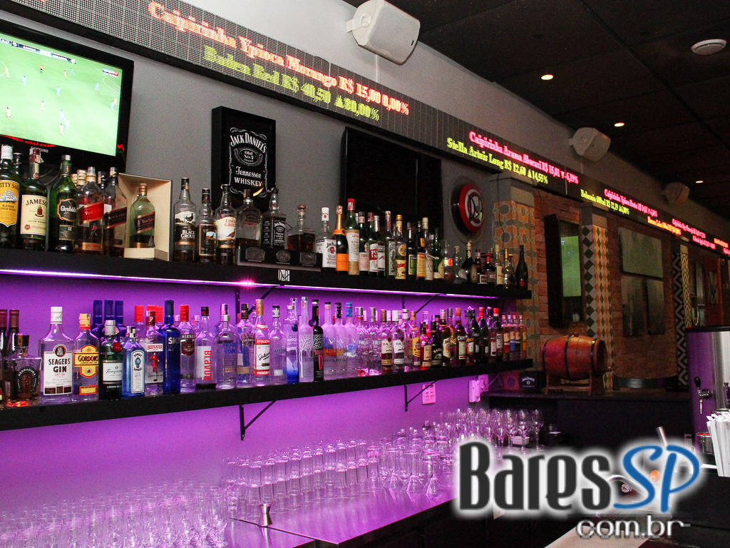 Quinta-Feira com Happy Hour no Wall Street Bar no estilo da Bolsa de NY Quinta-Feira com Happy Hour no Wall Street Bar no estilo da Bolsa de NY