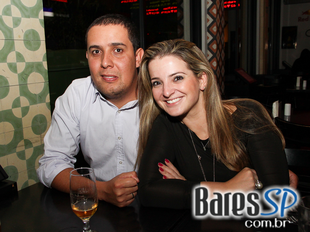 Quinta-Feira com Happy Hour no Wall Street Bar no estilo da Bolsa de NY Quinta-Feira com Happy Hour no Wall Street Bar no estilo da Bolsa de NY