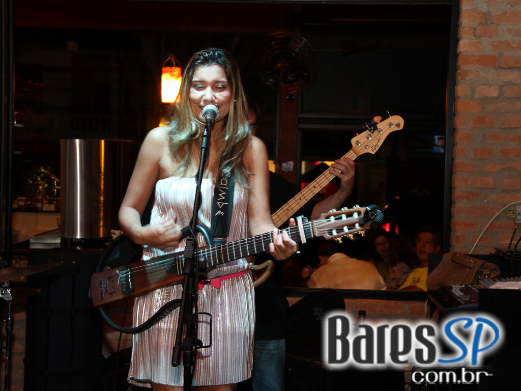 Ateliê do Espeto ofereceu música ao vivo com bebidas diversas Ateliê do Espeto ofereceu música ao vivo com bebidas diversas