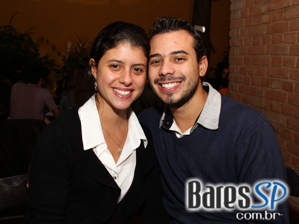 Ateliê do Espeto ofereceu música ao vivo com bebidas diversas Ateliê do Espeto ofereceu música ao vivo com bebidas diversas