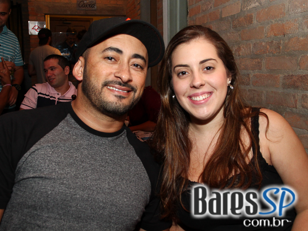 Ateliê do Espeto ofereceu música ao vivo com bebidas diversas Ateliê do Espeto ofereceu música ao vivo com bebidas diversas