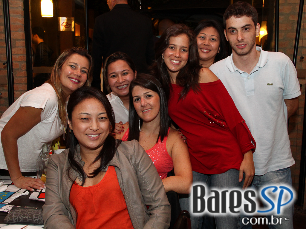 Ateliê do Espeto ofereceu música ao vivo com bebidas diversas Ateliê do Espeto ofereceu música ao vivo com bebidas diversas