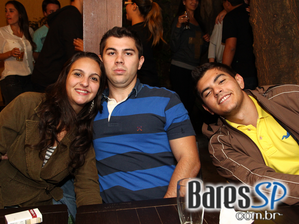 Ateliê do Espeto ofereceu música ao vivo com bebidas diversas Ateliê do Espeto ofereceu música ao vivo com bebidas diversas