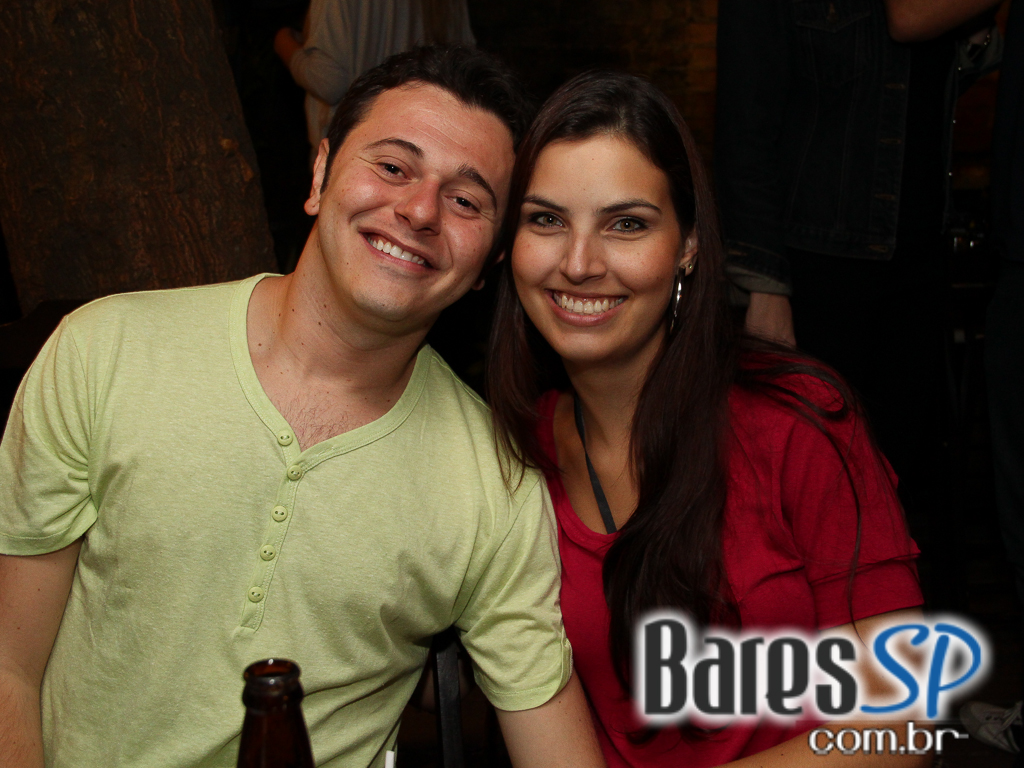 Ateliê do Espeto ofereceu música ao vivo com bebidas diversas Ateliê do Espeto ofereceu música ao vivo com bebidas diversas
