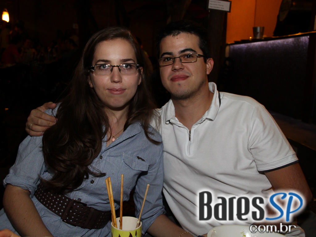 Ateliê do Espeto ofereceu música ao vivo com bebidas diversas Ateliê do Espeto ofereceu música ao vivo com bebidas diversas