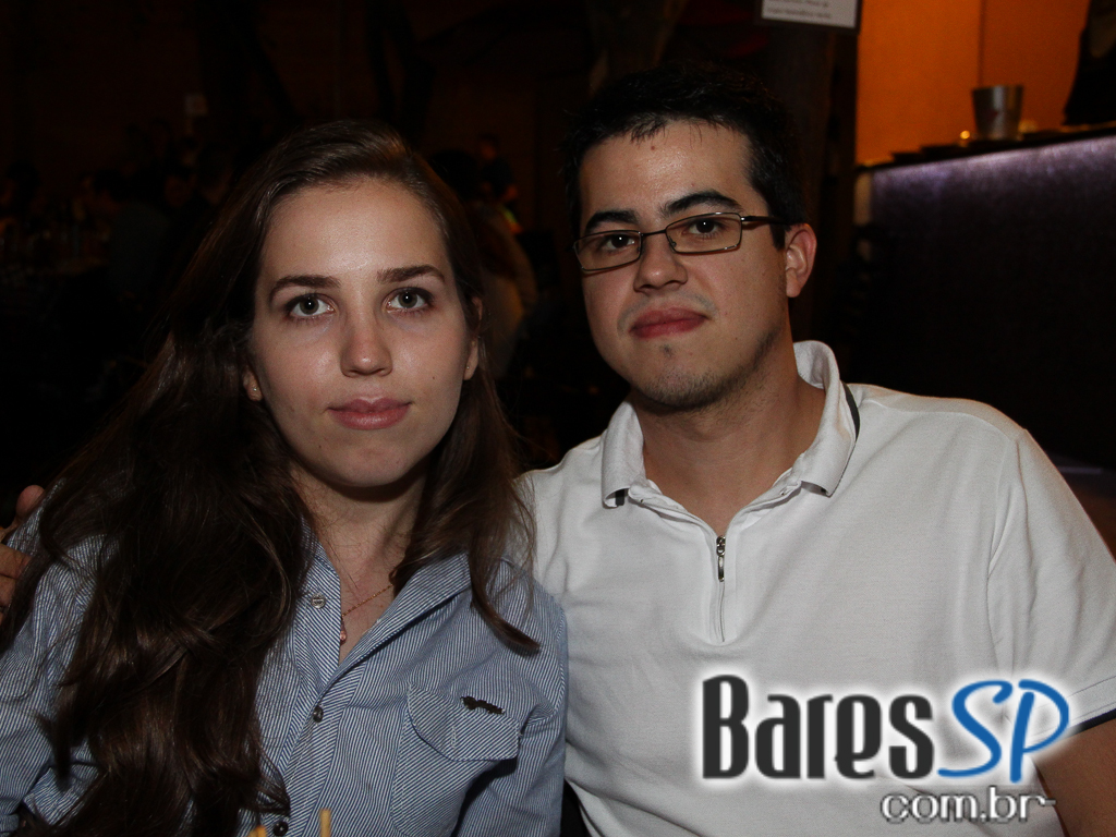 Ateliê do Espeto ofereceu música ao vivo com bebidas diversas Ateliê do Espeto ofereceu música ao vivo com bebidas diversas