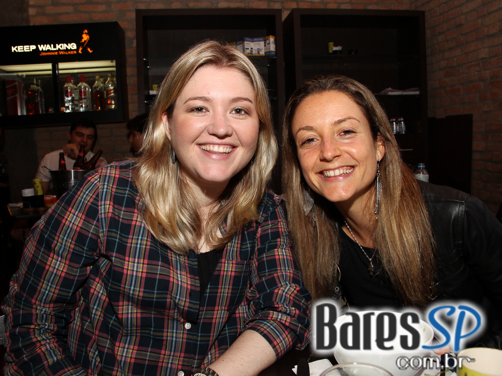 Ateliê do Espeto ofereceu música ao vivo com bebidas diversas Ateliê do Espeto ofereceu música ao vivo com bebidas diversas