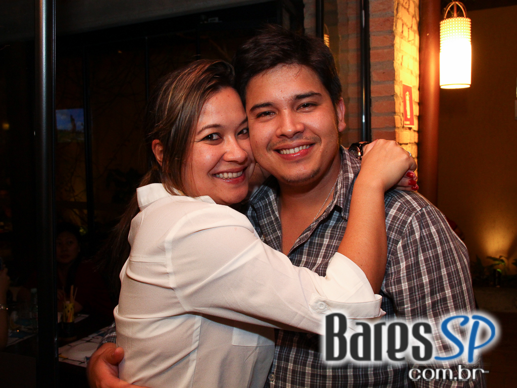 Ateliê do Espeto ofereceu música ao vivo com bebidas diversas Ateliê do Espeto ofereceu música ao vivo com bebidas diversas