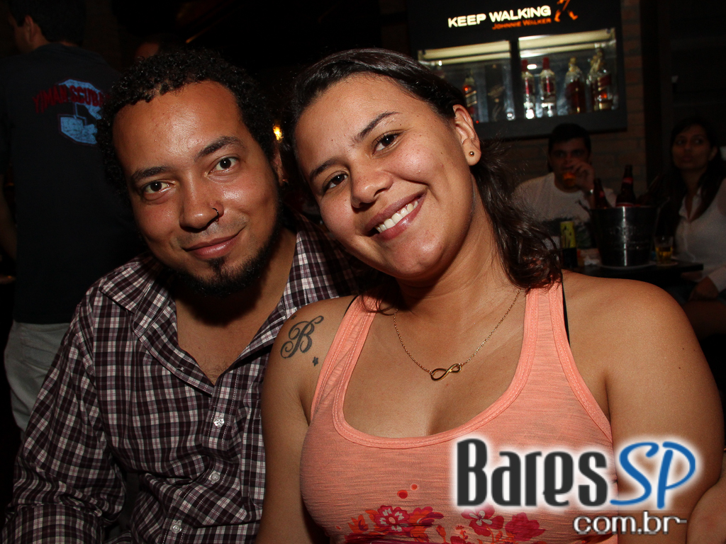 Ateliê do Espeto ofereceu música ao vivo com bebidas diversas Ateliê do Espeto ofereceu música ao vivo com bebidas diversas