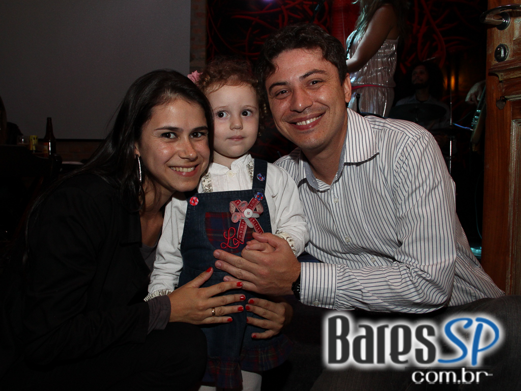 Ateliê do Espeto ofereceu música ao vivo com bebidas diversas Ateliê do Espeto ofereceu música ao vivo com bebidas diversas