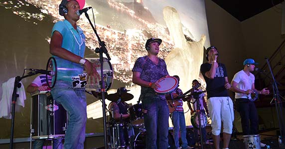 Sábado teve feijoada com samba do Grupo Façanha na Villa Carioca