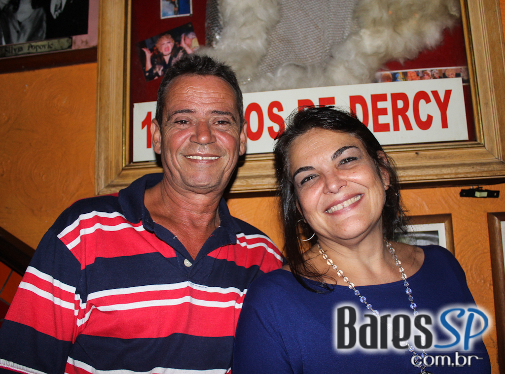 BJ Mitchell e sua banda cantaram sucessos internacionais no Biroska BJ Mitchell e sua banda cantaram sucessos internacionais no Biroska