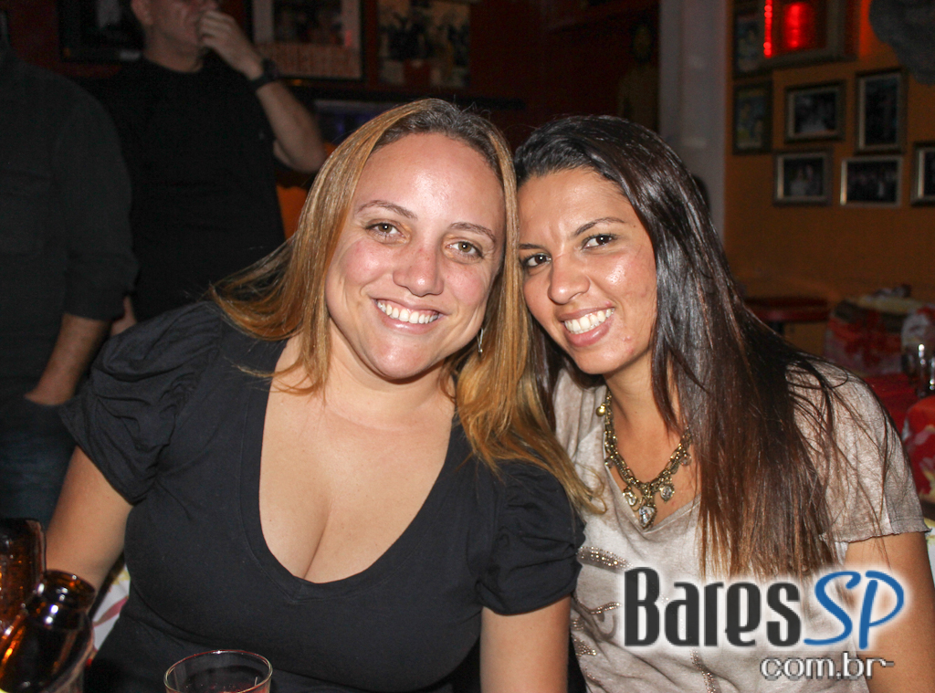 BJ Mitchell e sua banda cantaram sucessos internacionais no Biroska BJ Mitchell e sua banda cantaram sucessos internacionais no Biroska