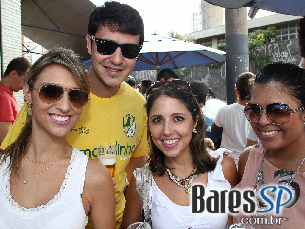 No sábado teve Feijoada no Veloso Bar, na Vila Mariana, com muitas opções em Caipirinha No sábado teve Feijoada no Veloso Bar, na Vila Mariana, com muitas opções em Caipirinha