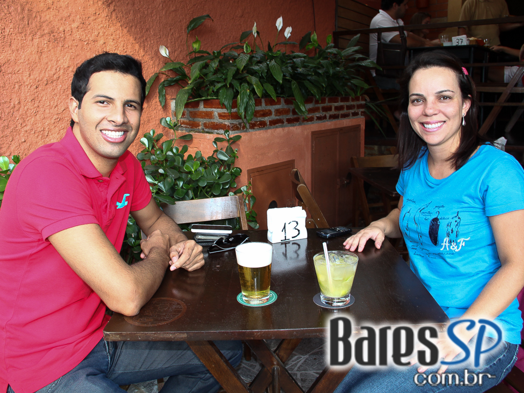 Sábado animado no Paralelo 12:27 com feijoada e música ao vivo Sábado animado no Paralelo 12:27 com feijoada e música ao vivo