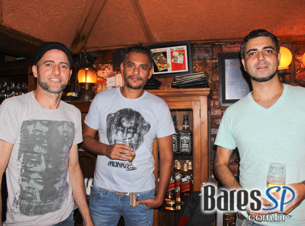 Wagner Andrade se apresentou no palco do Piratininga Bar Wagner Andrade se apresentou no palco do Piratininga Bar