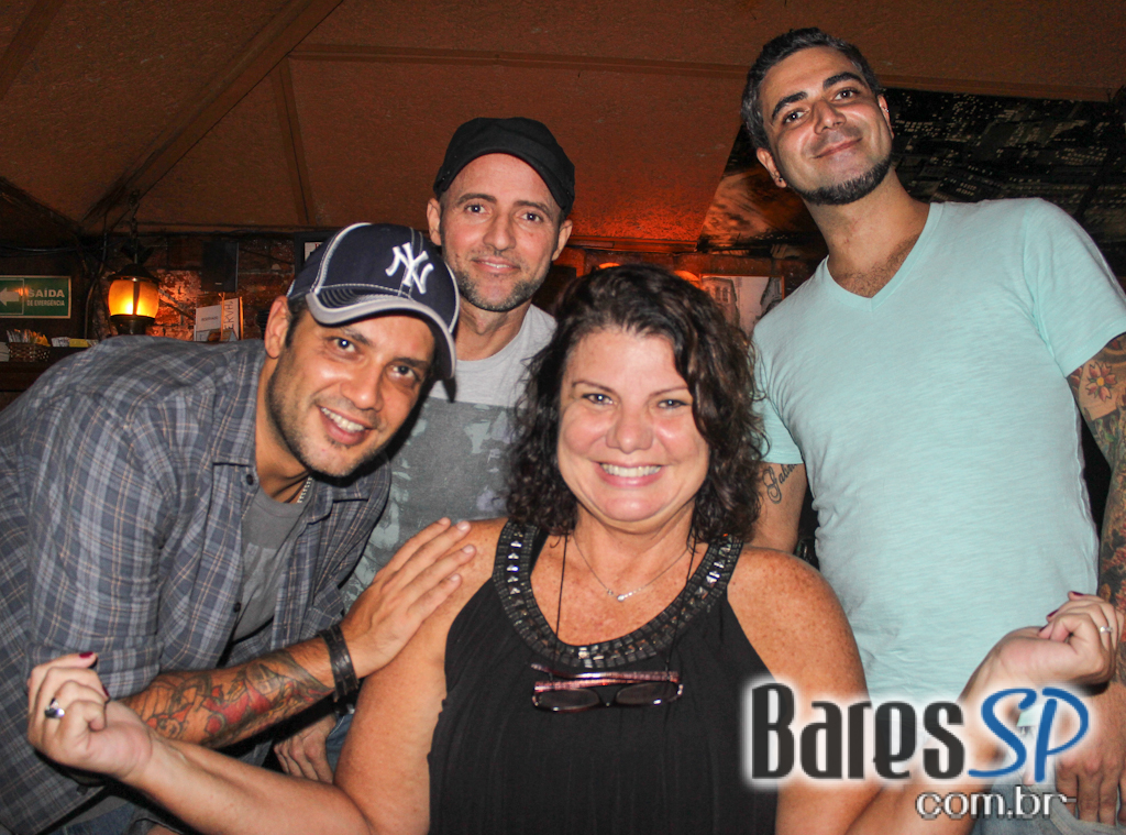 Wagner Andrade se apresentou no palco do Piratininga Bar Wagner Andrade se apresentou no palco do Piratininga Bar