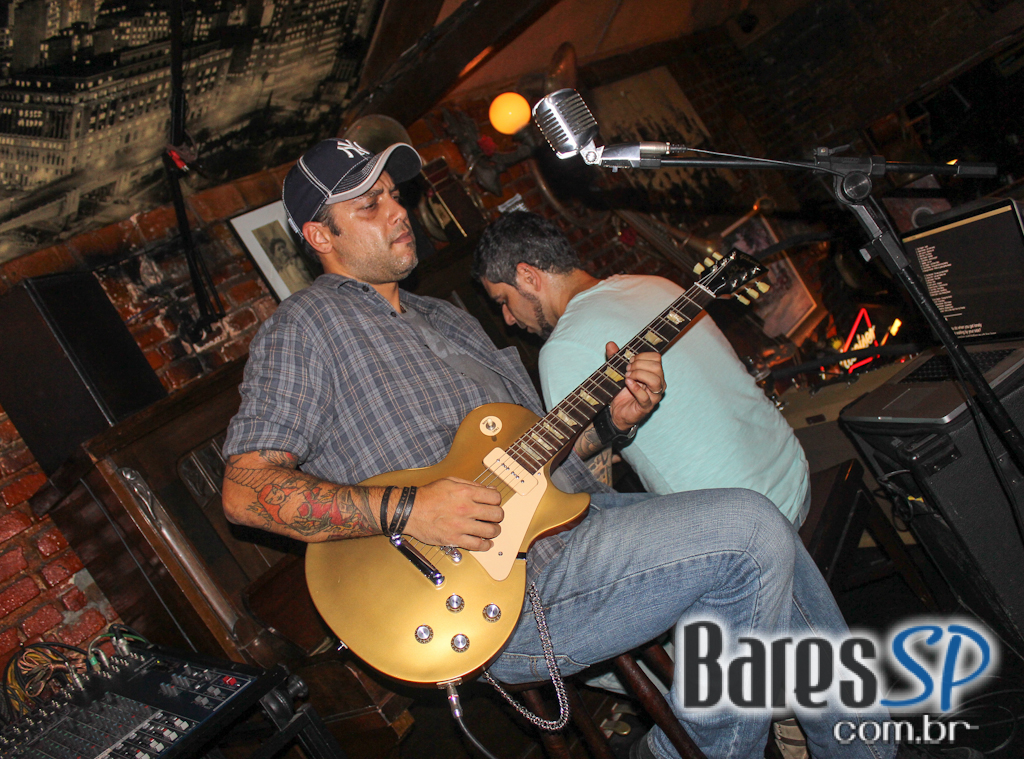 Wagner Andrade se apresentou no palco do Piratininga Bar Wagner Andrade se apresentou no palco do Piratininga Bar