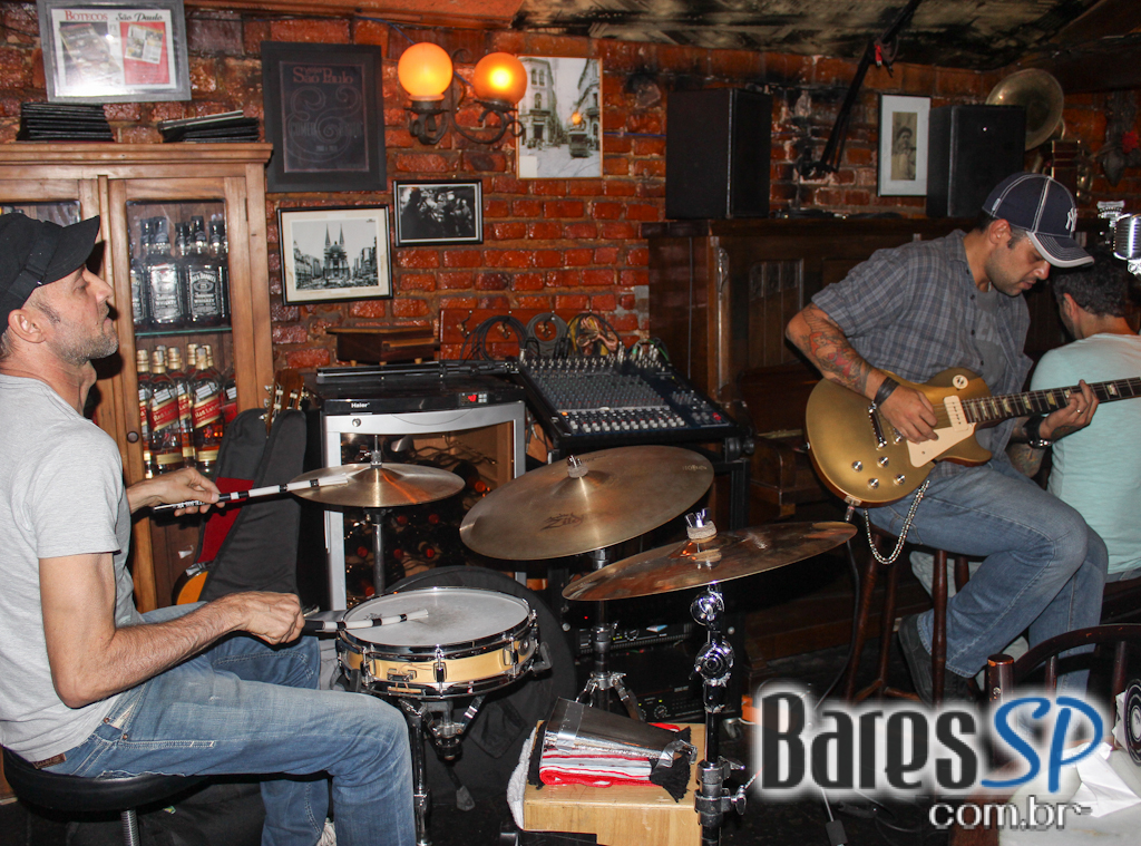Wagner Andrade se apresentou no palco do Piratininga Bar Wagner Andrade se apresentou no palco do Piratininga Bar