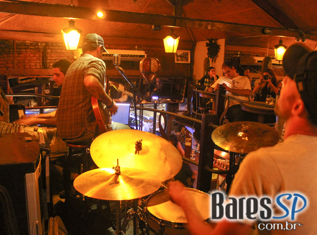 Wagner Andrade se apresentou no palco do Piratininga Bar Wagner Andrade se apresentou no palco do Piratininga Bar