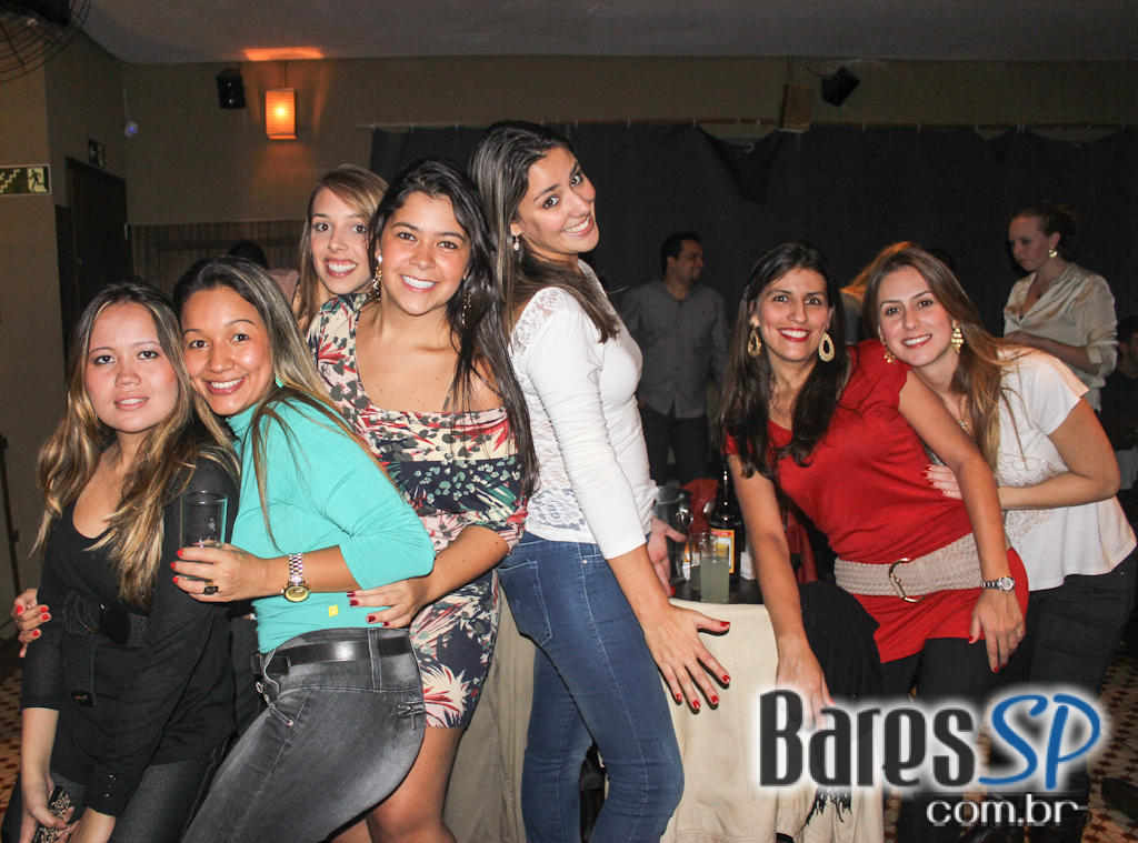 Bhar Moema ofereceu pratos variados, petiscos e bebidas diversas Bhar Moema ofereceu pratos variados, petiscos e bebidas diversas