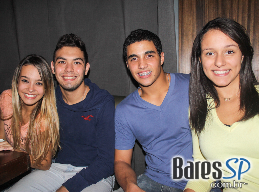 Bhar Moema ofereceu pratos variados, petiscos e bebidas diversas Bhar Moema ofereceu pratos variados, petiscos e bebidas diversas