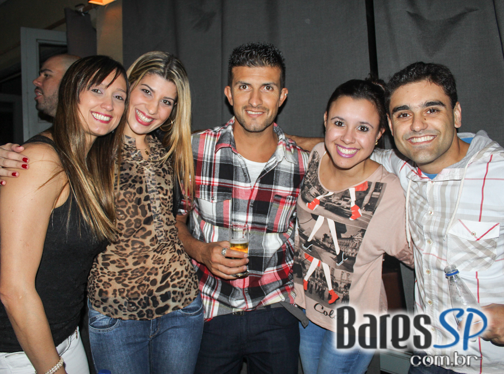 Bhar Moema ofereceu pratos variados, petiscos e bebidas diversas Bhar Moema ofereceu pratos variados, petiscos e bebidas diversas