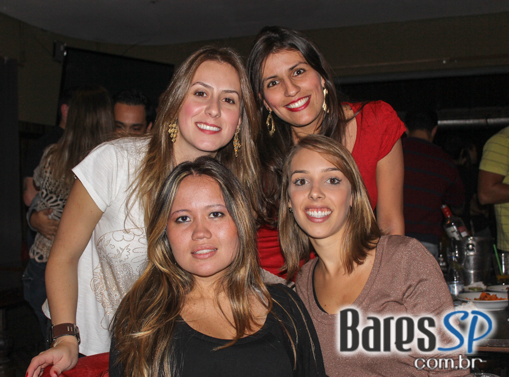 Bhar Moema ofereceu pratos variados, petiscos e bebidas diversas Bhar Moema ofereceu pratos variados, petiscos e bebidas diversas