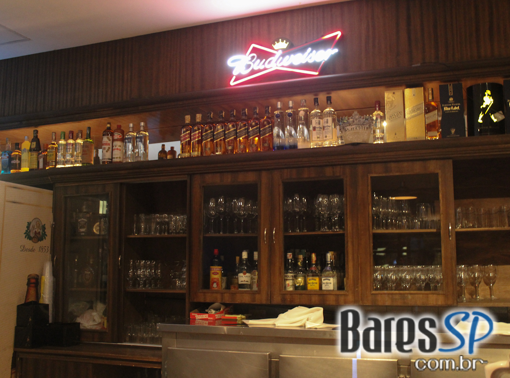 Bhar Moema ofereceu pratos variados, petiscos e bebidas diversas Bhar Moema ofereceu pratos variados, petiscos e bebidas diversas