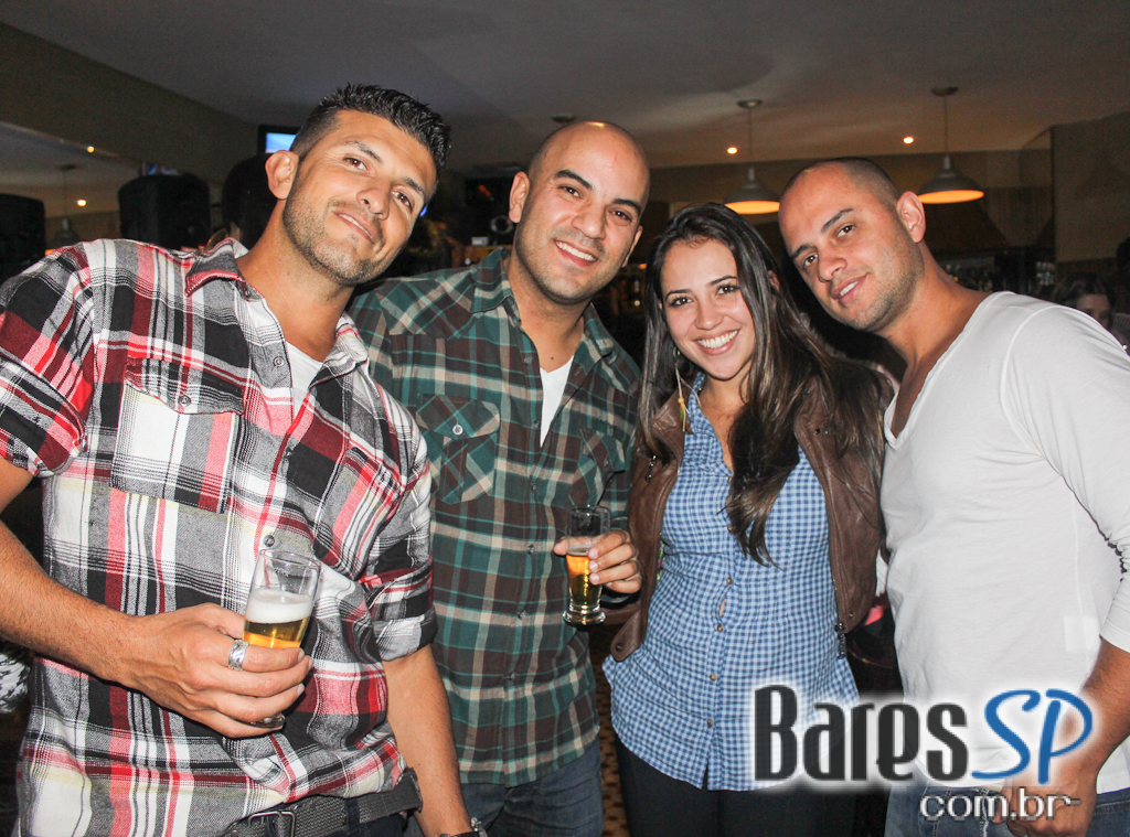 Bhar Moema ofereceu pratos variados, petiscos e bebidas diversas Bhar Moema ofereceu pratos variados, petiscos e bebidas diversas