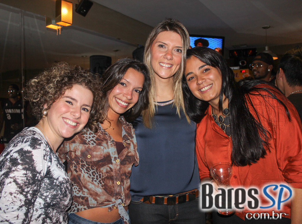 Bhar Moema ofereceu pratos variados, petiscos e bebidas diversas Bhar Moema ofereceu pratos variados, petiscos e bebidas diversas