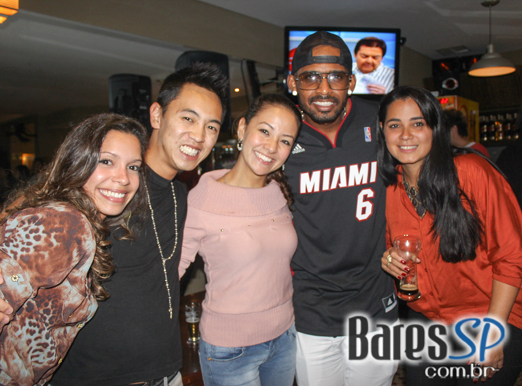 Bhar Moema ofereceu pratos variados, petiscos e bebidas diversas Bhar Moema ofereceu pratos variados, petiscos e bebidas diversas