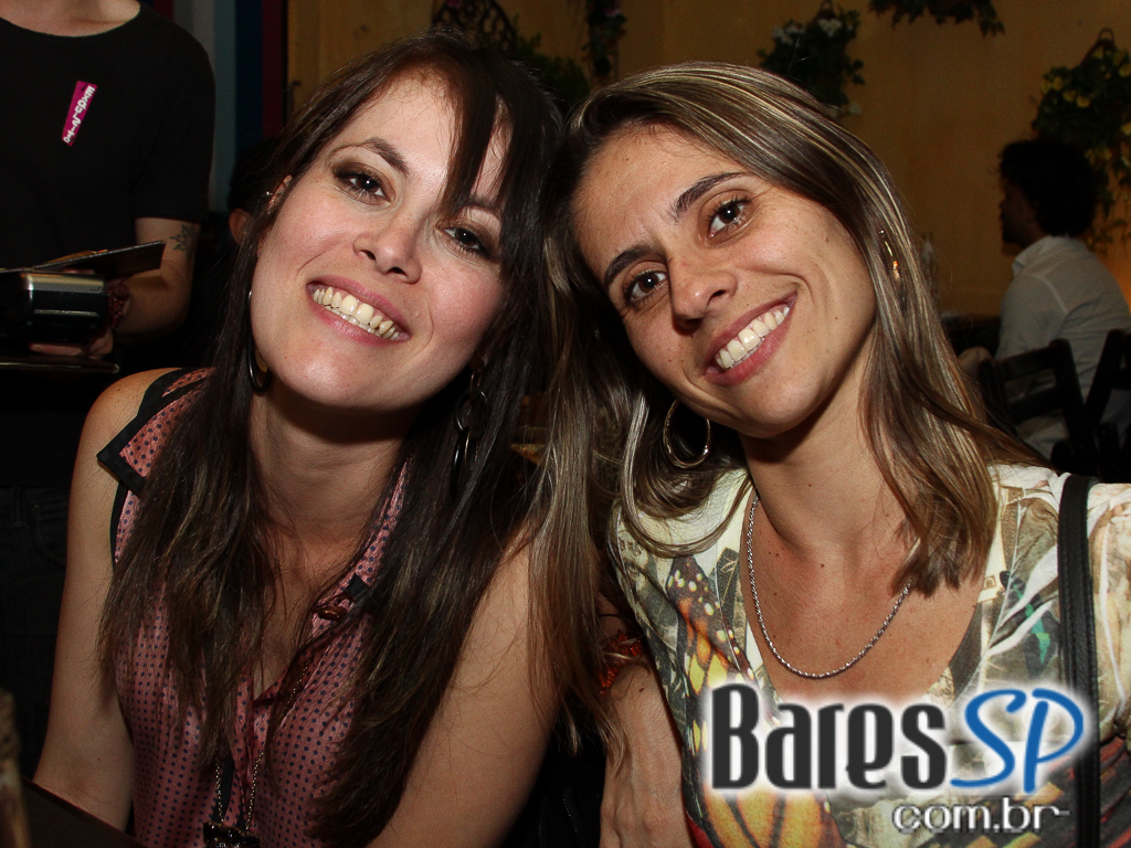 Sexta-Feira teve Happy Hour no bar Exquisito, na Bela Cintra, em clima latino americano Sexta-Feira teve Happy Hour no bar Exquisito, na Bela Cintra, em clima latino americano