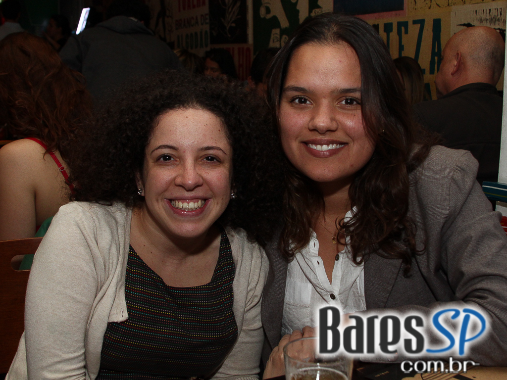 Sexta-Feira teve Happy Hour no bar Exquisito, na Bela Cintra, em clima latino americano Sexta-Feira teve Happy Hour no bar Exquisito, na Bela Cintra, em clima latino americano