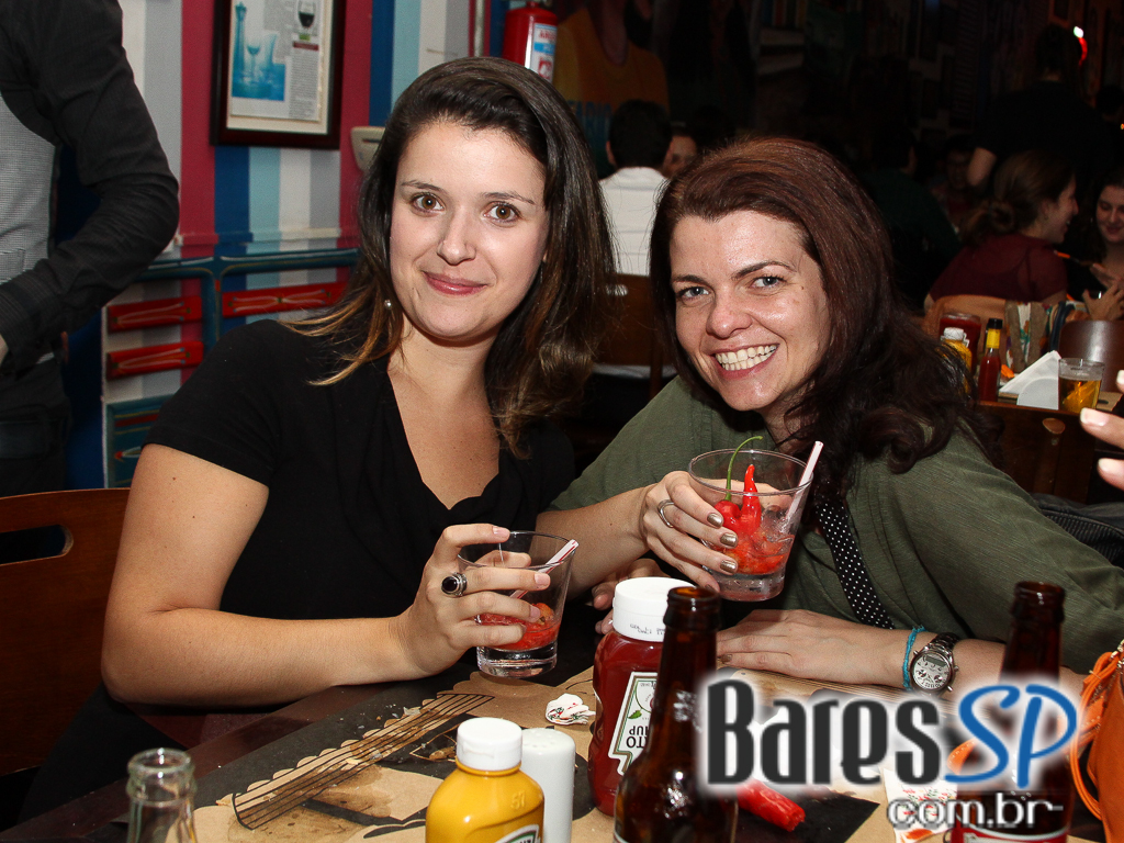 Sexta-Feira teve Happy Hour no bar Exquisito, na Bela Cintra, em clima latino americano Sexta-Feira teve Happy Hour no bar Exquisito, na Bela Cintra, em clima latino americano