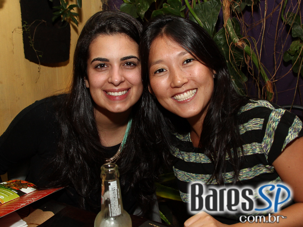 Sexta-Feira teve Happy Hour no bar Exquisito, na Bela Cintra, em clima latino americano Sexta-Feira teve Happy Hour no bar Exquisito, na Bela Cintra, em clima latino americano