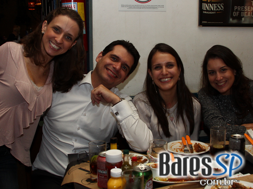 Sexta-Feira teve Happy Hour no bar Exquisito, na Bela Cintra, em clima latino americano Sexta-Feira teve Happy Hour no bar Exquisito, na Bela Cintra, em clima latino americano