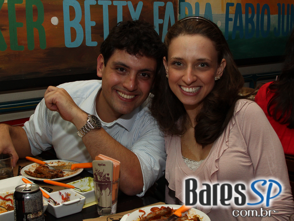 Sexta-Feira teve Happy Hour no bar Exquisito, na Bela Cintra, em clima latino americano Sexta-Feira teve Happy Hour no bar Exquisito, na Bela Cintra, em clima latino americano