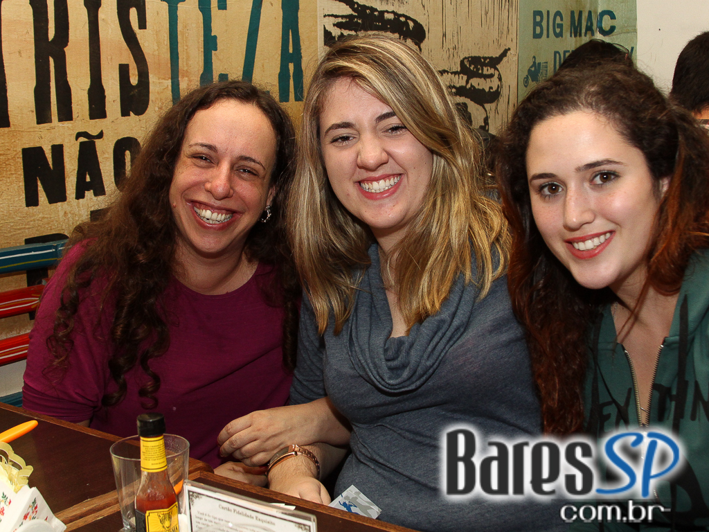 Sexta-Feira teve Happy Hour no bar Exquisito, na Bela Cintra, em clima latino americano Sexta-Feira teve Happy Hour no bar Exquisito, na Bela Cintra, em clima latino americano