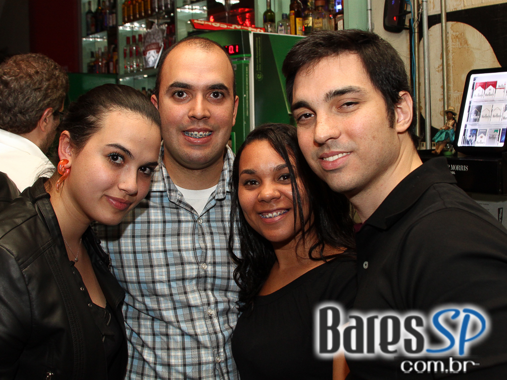 Sexta-Feira teve Happy Hour no bar Exquisito, na Bela Cintra, em clima latino americano Sexta-Feira teve Happy Hour no bar Exquisito, na Bela Cintra, em clima latino americano