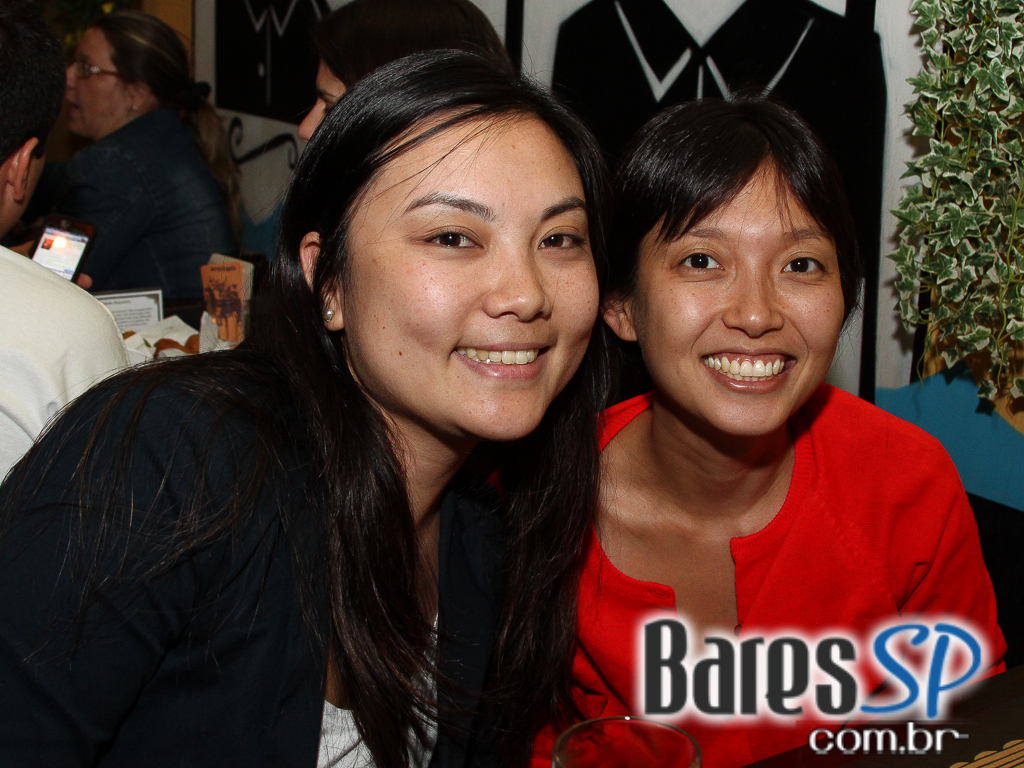 Sexta-Feira teve Happy Hour no bar Exquisito, na Bela Cintra, em clima latino americano Sexta-Feira teve Happy Hour no bar Exquisito, na Bela Cintra, em clima latino americano