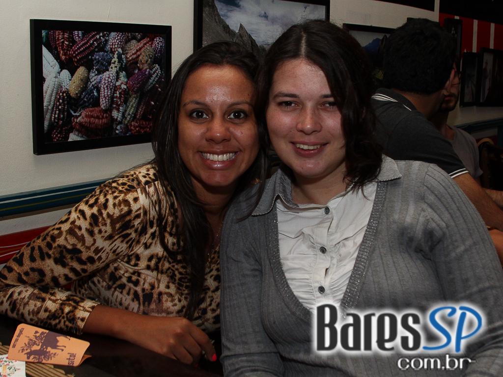 Sexta-Feira teve Happy Hour no bar Exquisito, na Bela Cintra, em clima latino americano Sexta-Feira teve Happy Hour no bar Exquisito, na Bela Cintra, em clima latino americano