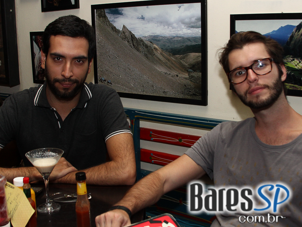 Sexta-Feira teve Happy Hour no bar Exquisito, na Bela Cintra, em clima latino americano Sexta-Feira teve Happy Hour no bar Exquisito, na Bela Cintra, em clima latino americano