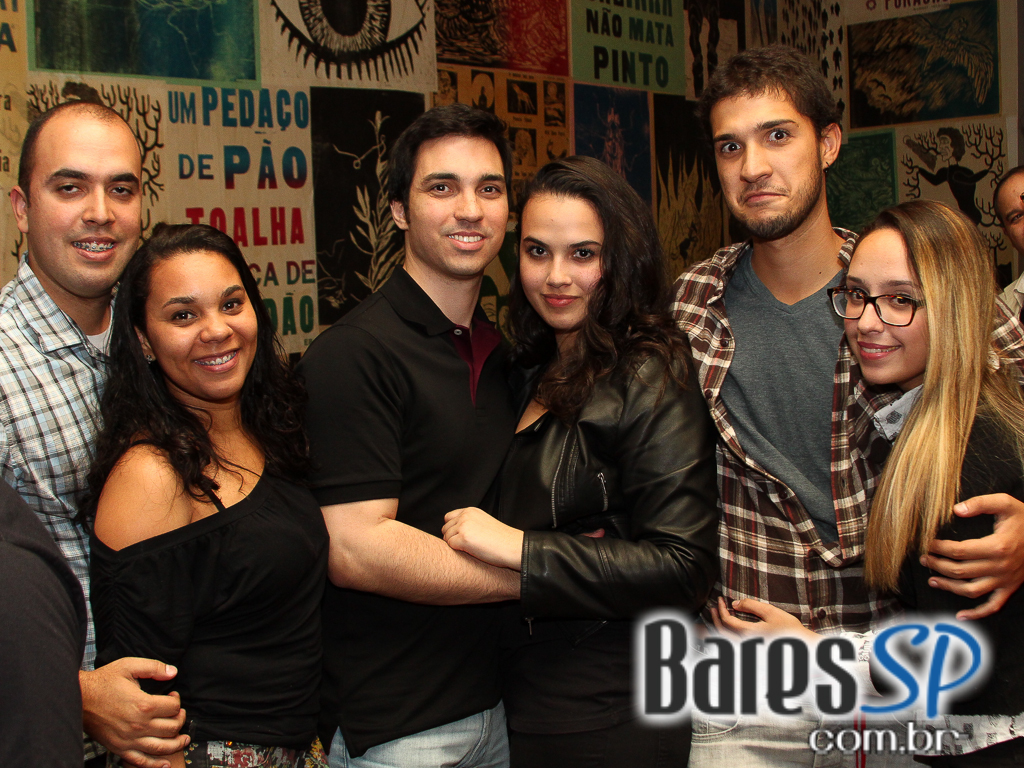 Sexta-Feira teve Happy Hour no bar Exquisito, na Bela Cintra, em clima latino americano Sexta-Feira teve Happy Hour no bar Exquisito, na Bela Cintra, em clima latino americano