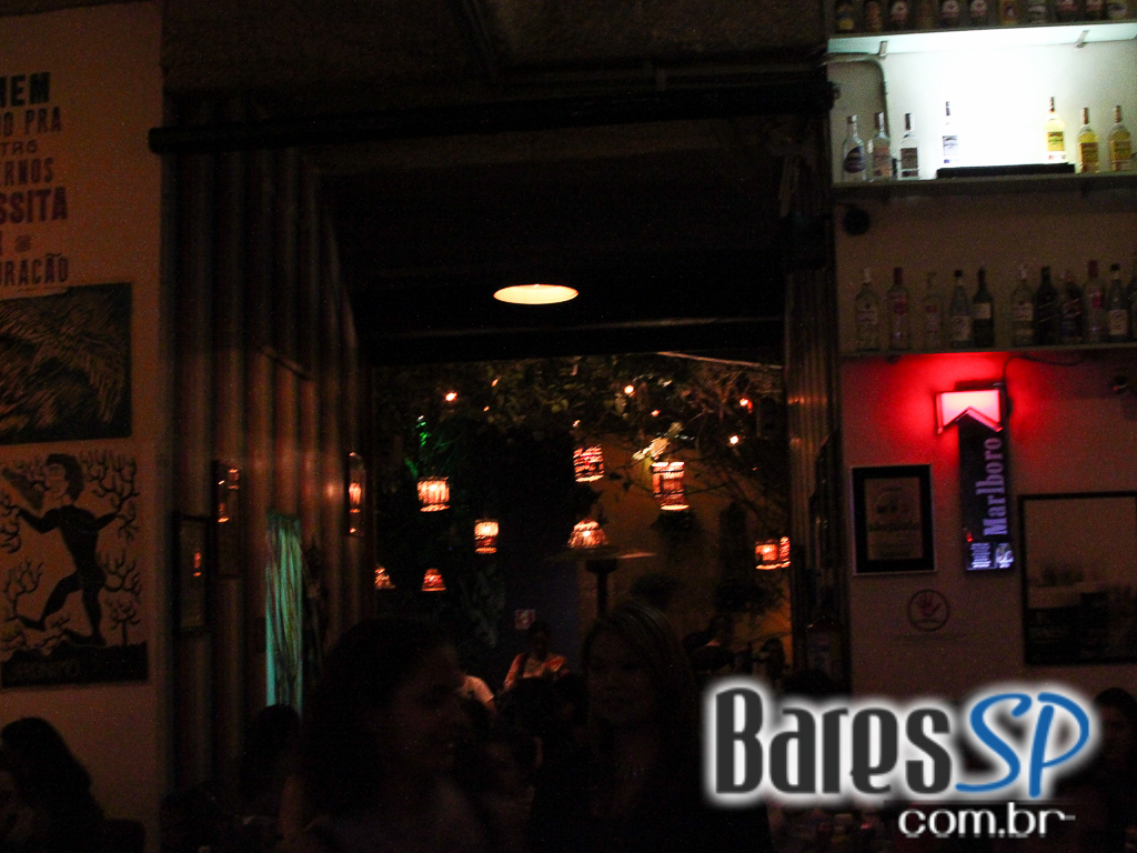 Sexta-Feira teve Happy Hour no bar Exquisito, na Bela Cintra, em clima latino americano Sexta-Feira teve Happy Hour no bar Exquisito, na Bela Cintra, em clima latino americano