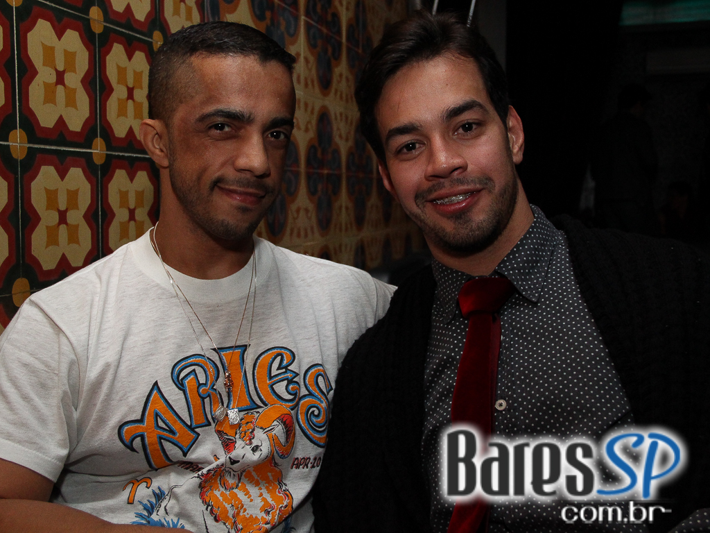 Menys contou com atração especial de DJ convidado nesta sexta-feira Menys contou com atração especial de DJ convidado nesta sexta-feira