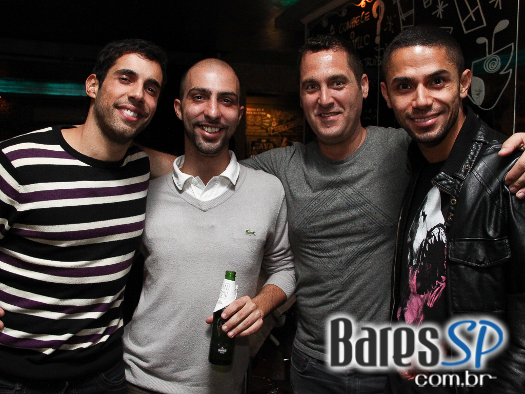 Menys contou com atração especial de DJ convidado nesta sexta-feira Menys contou com atração especial de DJ convidado nesta sexta-feira